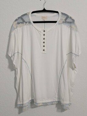 POL Women's Oversized Button Front Lace Top w/ Blue Floral Trim Top NWOT (Small)